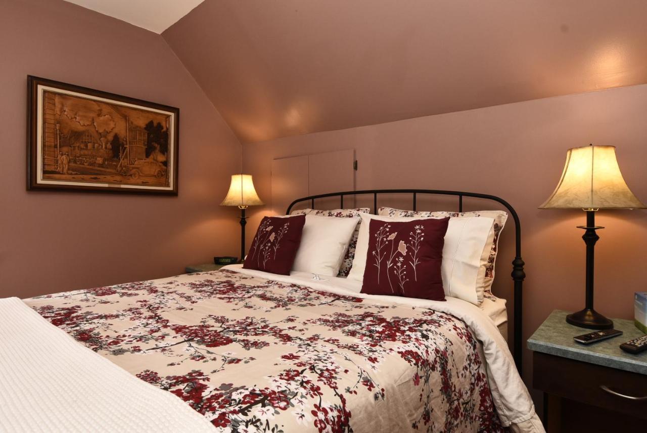 Phoenix House B&B Stettler Buitenkant foto
