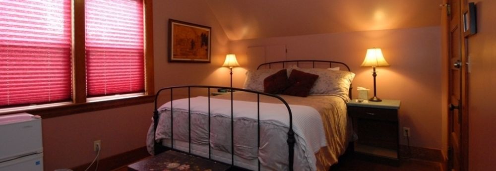 Phoenix House B&B Stettler Buitenkant foto